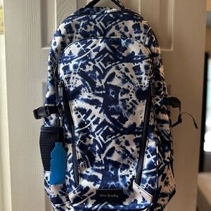Vera Bradley React Blue/White Tie Died Back Pack! EUC used only 2x on Flights!